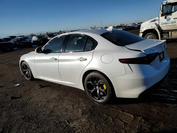 ZARFAEEN0H7544337 2017 ALFA ROMEO GIULIA - Image 2