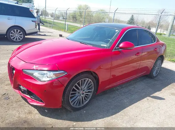 ZARFAEEN0H7548582 2017 ALFA ROMEO GIULIA - Image 2