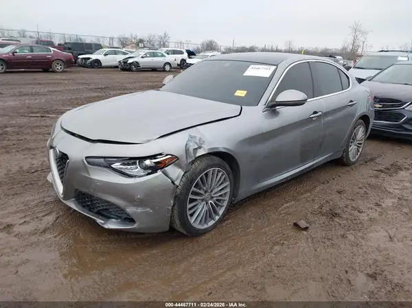 ZARFAEEN0H7556682 2017 ALFA ROMEO GIULIA - Image 2