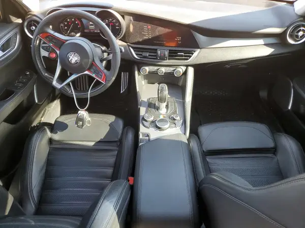 ZARFAEEN0J7570832 2018 ALFA ROMEO GIULIA - Image 8