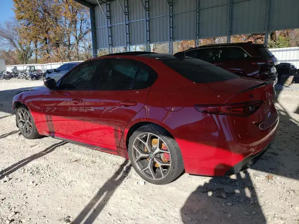 ZARFAEEN0J7588005 2018 ALFA ROMEO GIULIA - Image 2