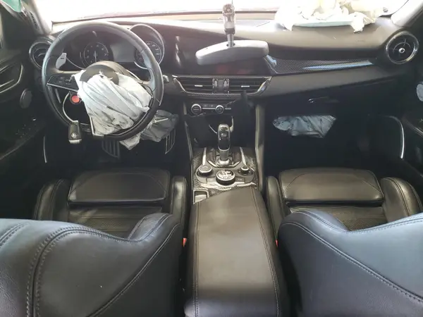 ZARFAEEN0J7588005 2018 ALFA ROMEO GIULIA - Image 8