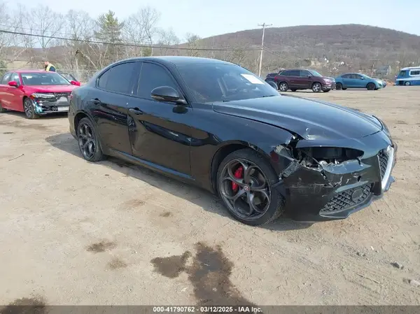 ZARFAEEN1H7540670 2017 ALFA ROMEO GIULIA - Image 1
