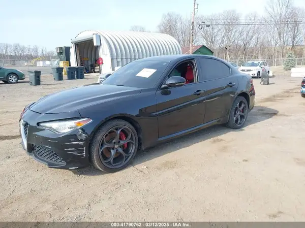 ZARFAEEN1H7540670 2017 ALFA ROMEO GIULIA - Image 2