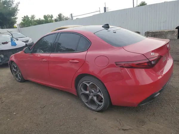 ZARFAEEN1H7549398 2017 ALFA ROMEO GIULIA - Image 2