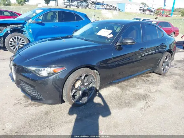 ZARFAEEN1H7549675 2017 ALFA ROMEO GIULIA - Image 2