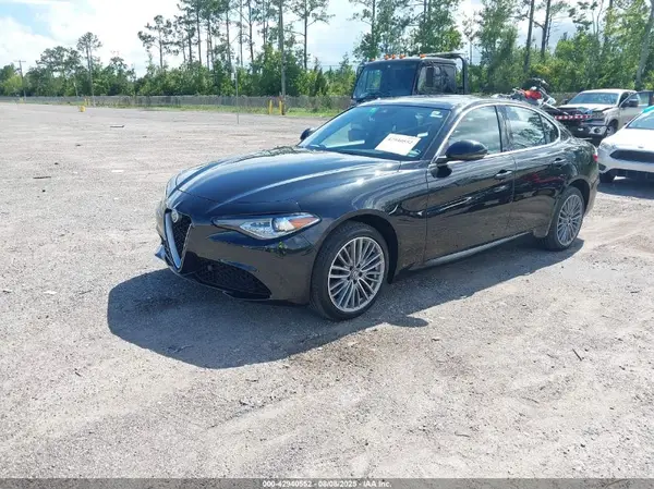 ZARFAEEN1H7553421 2017 ALFA ROMEO GIULIA - Image 2