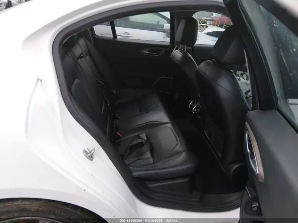 ZARFAEEN1H7561115 2017 ALFA ROMEO GIULIA - Image 8