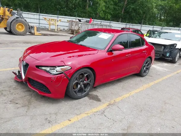ZARFAEEN1J7567230 2018 ALFA ROMEO GIULIA - Image 2