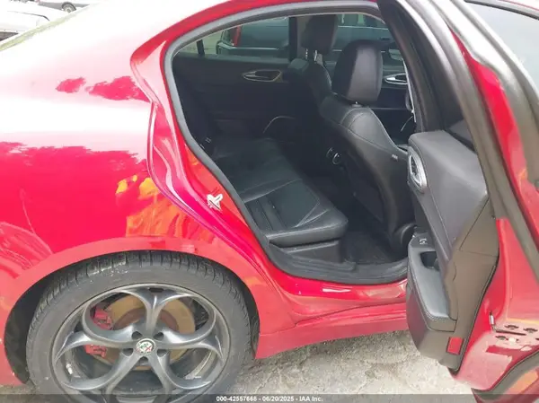 ZARFAEEN1J7567230 2018 ALFA ROMEO GIULIA - Image 8