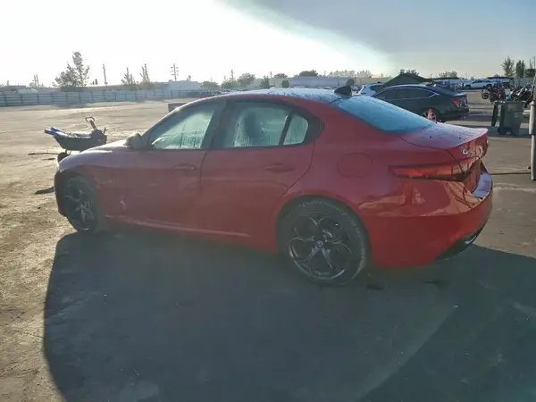 ZARFAEEN1J7573531 2018 ALFA ROMEO GIULIA - Image 2