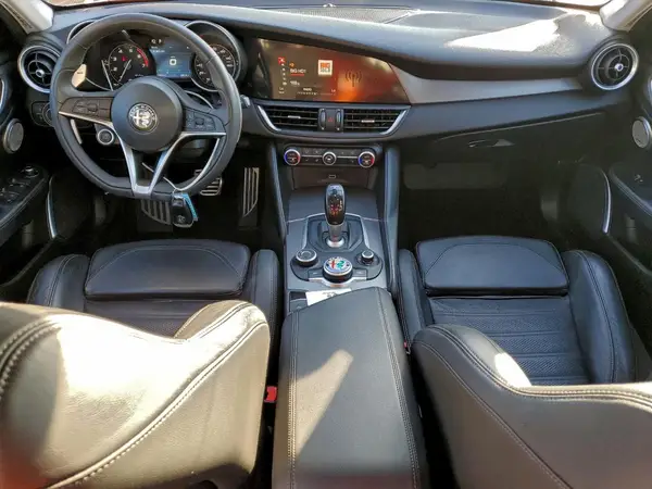 ZARFAEEN1J7573531 2018 ALFA ROMEO GIULIA - Image 8