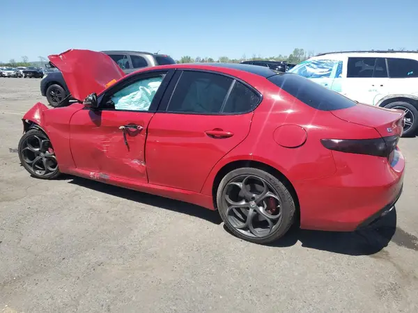 ZARFAEEN1J7579314 2018 ALFA ROMEO GIULIA - Image 2