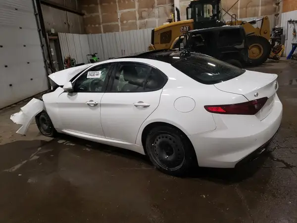 ZARFAEEN1J7583797 2018 ALFA ROMEO GIULIA - Image 2