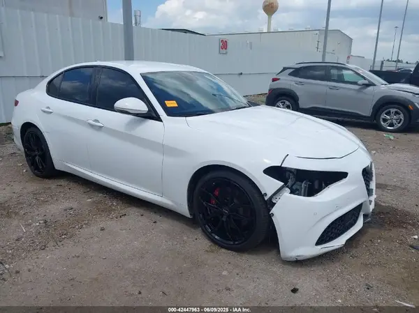 ZARFAEEN1J7596663 2018 ALFA ROMEO GIULIA - Image 1