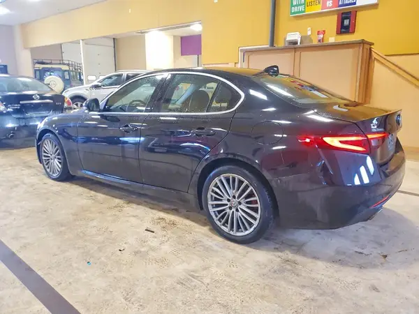 ZARFAEEN1J7597554 2018 ALFA ROMEO GIULIA - Image 2