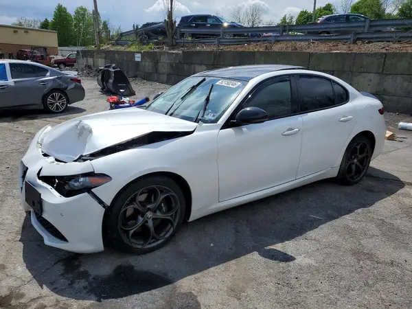 ZARFAEEN1J7598395 2018 ALFA ROMEO GIULIA - Image 1