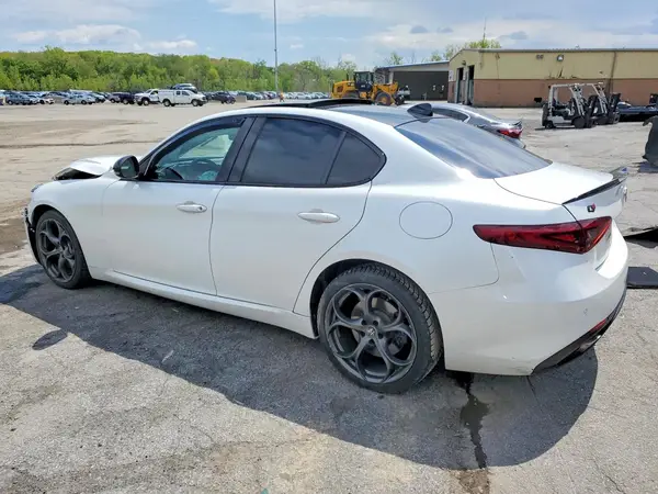 ZARFAEEN1J7598395 2018 ALFA ROMEO GIULIA - Image 2