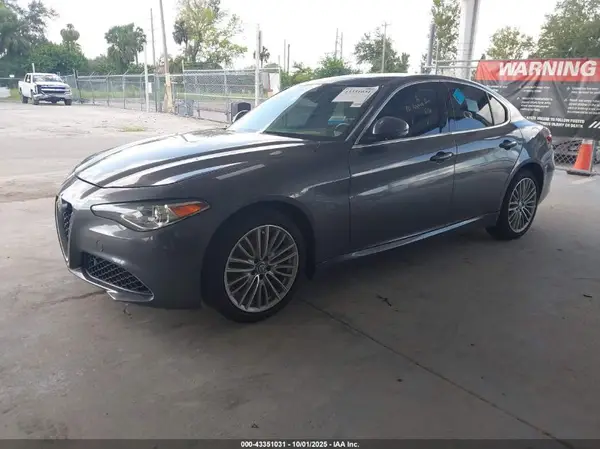 ZARFAEEN2H7529399 2017 ALFA ROMEO GIULIA - Image 2