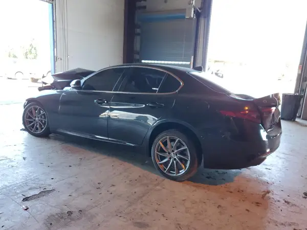 ZARFAEEN2H7536966 2017 ALFA ROMEO GIULIA - Image 2
