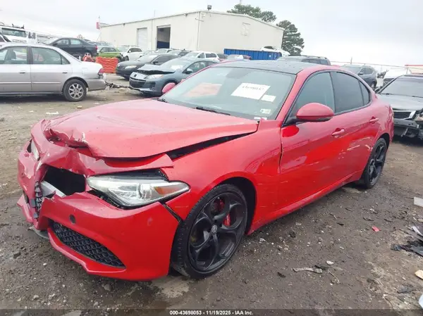 ZARFAEEN2H7537793 2017 ALFA ROMEO GIULIA - Image 2
