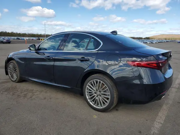 ZARFAEEN2H7538992 2017 ALFA ROMEO GIULIA - Image 2