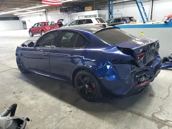 ZARFAEEN2H7549748 2017 ALFA ROMEO GIULIA - Image 2