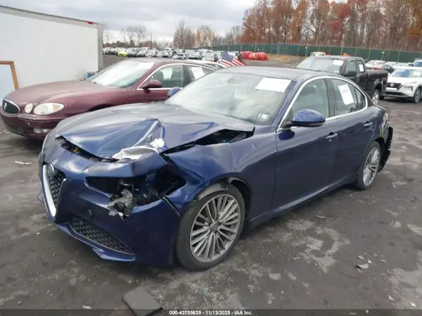 ZARFAEEN2H7560345 2017 ALFA ROMEO GIULIA - Image 2