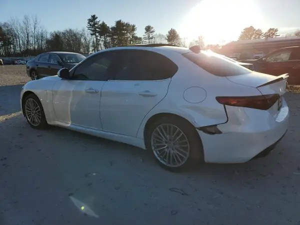 ZARFAEEN2H7561222 2017 ALFA ROMEO GIULIA - Image 2