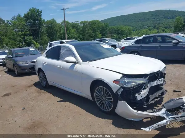 ZARFAEEN2J7565714 2018 ALFA ROMEO GIULIA - Image 1