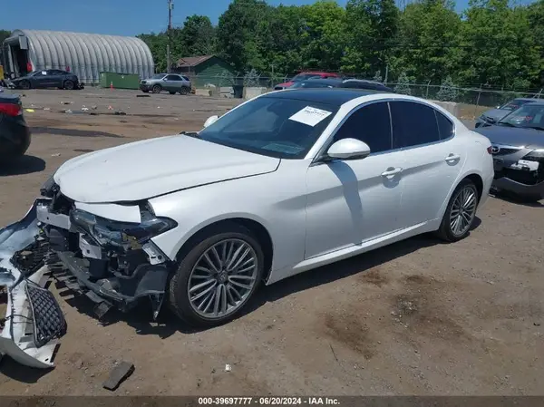 ZARFAEEN2J7565714 2018 ALFA ROMEO GIULIA - Image 2