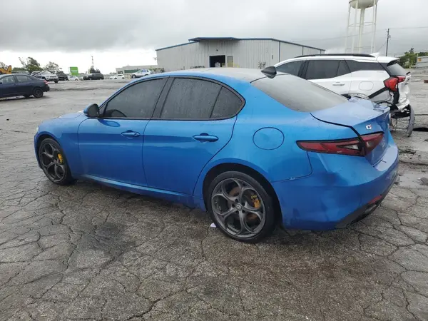 ZARFAEEN2J7575126 2018 ALFA ROMEO GIULIA - Image 2