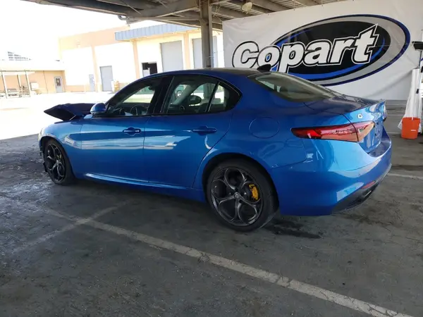 ZARFAEEN2J7587079 2018 ALFA ROMEO GIULIA - Image 2