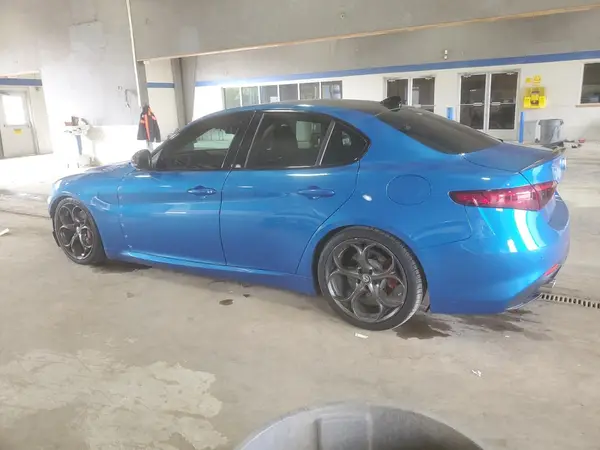 ZARFAEEN2J7593805 2018 ALFA ROMEO GIULIA - Image 2