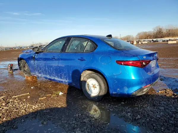 ZARFAEEN2J7596350 2018 ALFA ROMEO GIULIA - Image 2
