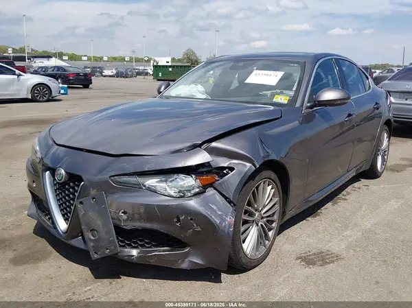 ZARFAEEN3H7529475 2017 ALFA ROMEO GIULIA - Image 2