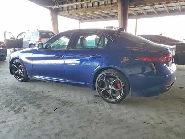 ZARFAEEN3H7530089 2017 ALFA ROMEO GIULIA - Image 2