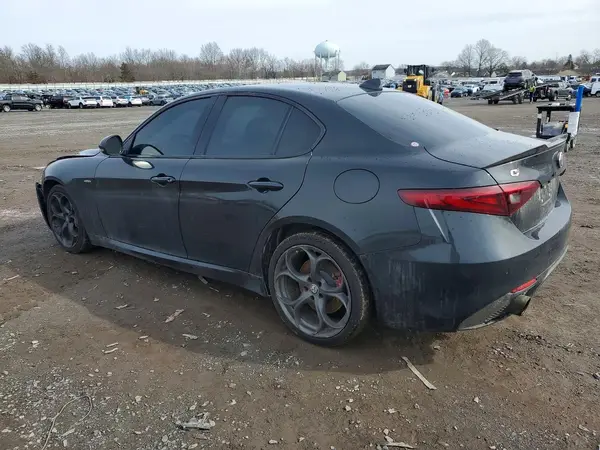 ZARFAEEN3H7535339 2017 ALFA ROMEO GIULIA - Image 2