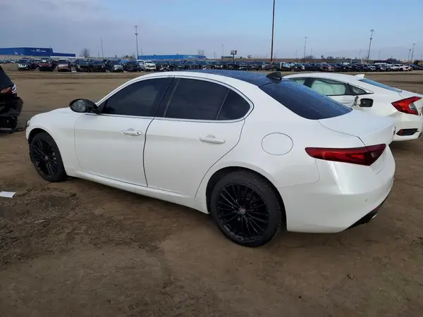 ZARFAEEN3H7543909 2017 ALFA ROMEO GIULIA - Image 2
