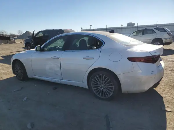 ZARFAEEN3H7550374 2017 ALFA ROMEO GIULIA - Image 2