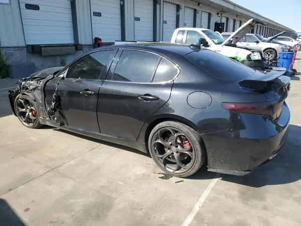 ZARFAEEN3H7551394 2017 ALFA ROMEO GIULIA - Image 2