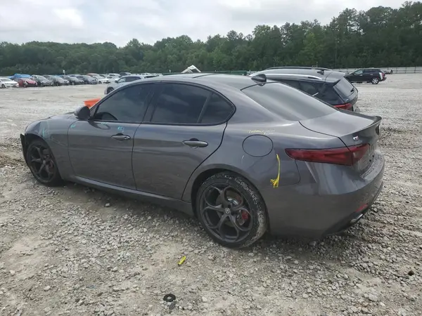 ZARFAEEN3H7553162 2017 ALFA ROMEO GIULIA - Image 2