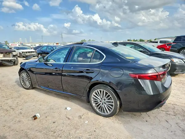 ZARFAEEN3H7557275 2017 ALFA ROMEO GIULIA - Image 2