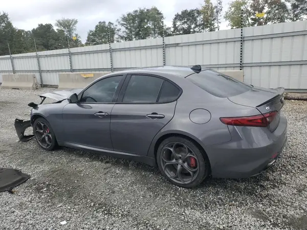 ZARFAEEN3H7560127 2017 ALFA ROMEO GIULIA - Image 2