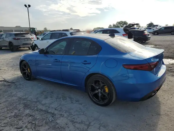 ZARFAEEN3J7565785 2018 ALFA ROMEO GIULIA - Image 2