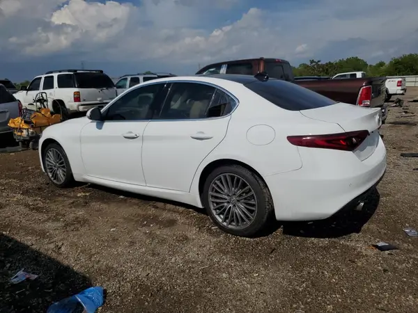 ZARFAEEN3J7571683 2018 ALFA ROMEO GIULIA - Image 2