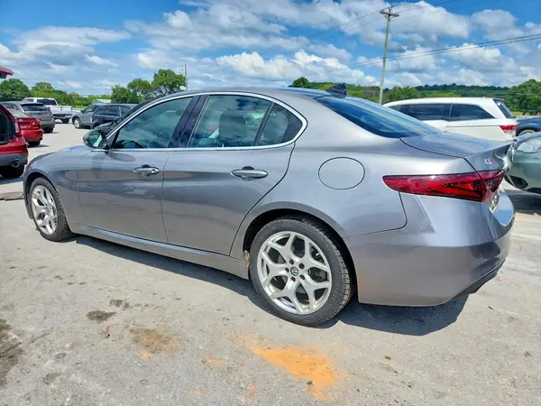 ZARFAEEN3J7575832 2018 ALFA ROMEO GIULIA - Image 2