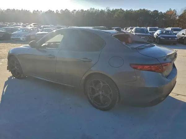 ZARFAEEN3J7579783 2018 ALFA ROMEO GIULIA - Image 2