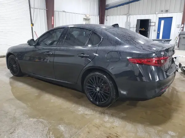 ZARFAEEN3J7594512 2018 ALFA ROMEO GIULIA - Image 2