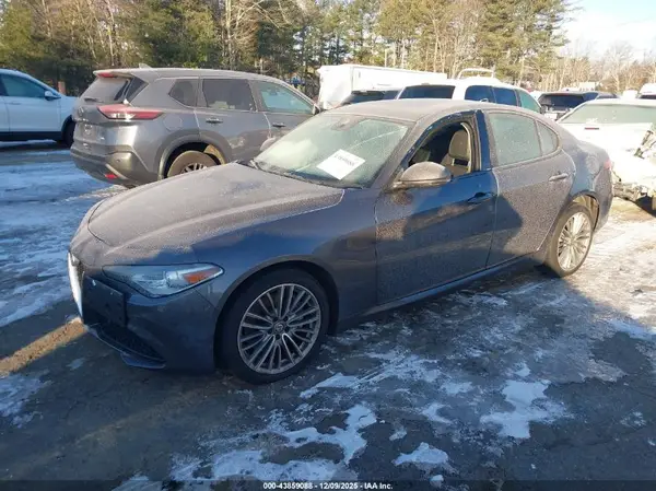 ZARFAEEN4H7531736 2017 ALFA ROMEO GIULIA - Image 2